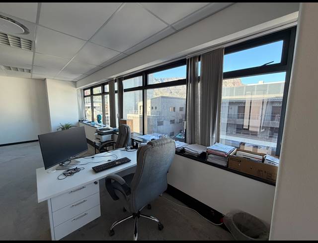 85M² BUILDING TO LET IN CAPE TOWN CITY CENTRE